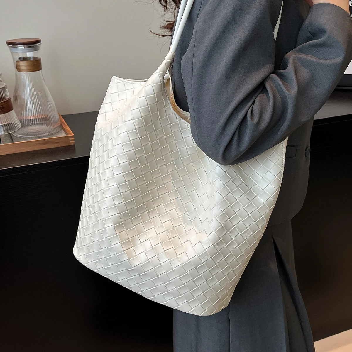 

Large Capacity Simple Casual Underarm Bag Women 2025 Spring New Korean Fashion All-Match Shoulder Bag Advanced Texture