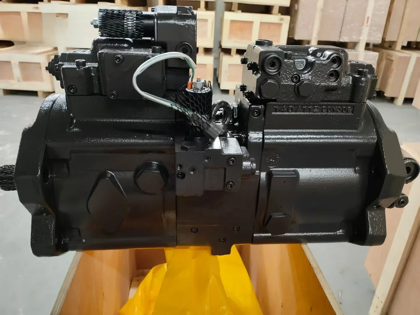 R210-9 R210 excavator Main hydraulic pump, K3V112DT , 31Q6-15010 31Q6-15320