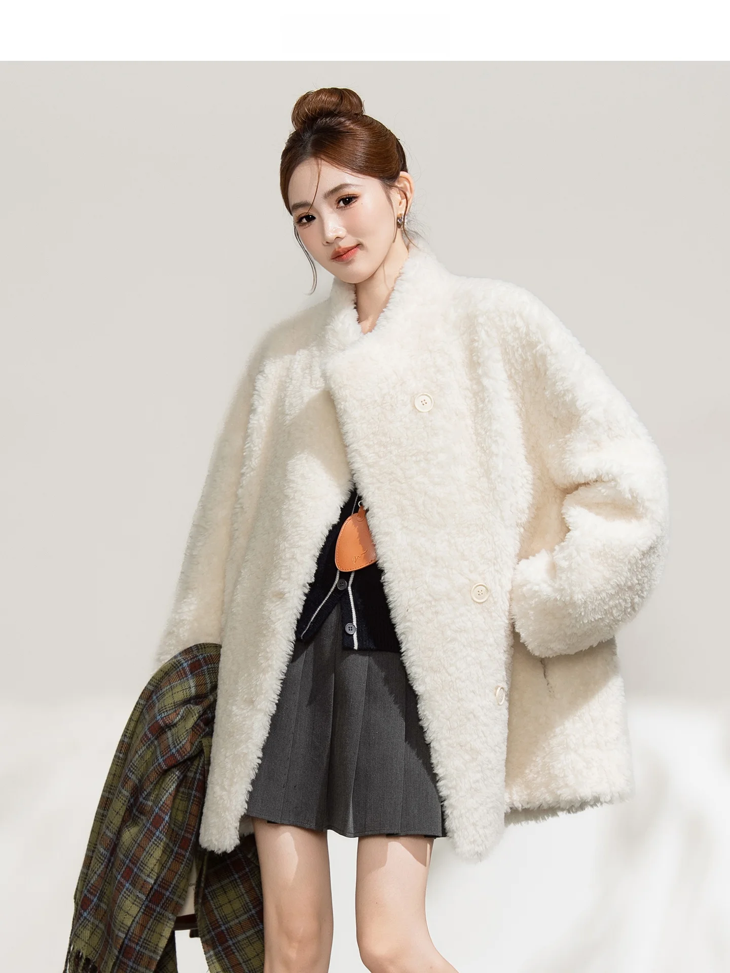 

Женское 00% шерстяное пальто с мехом ягненка, интегрированное пальто средней длины, повседневное пальто с воротником-стойкой, дышащее декоративное пальто