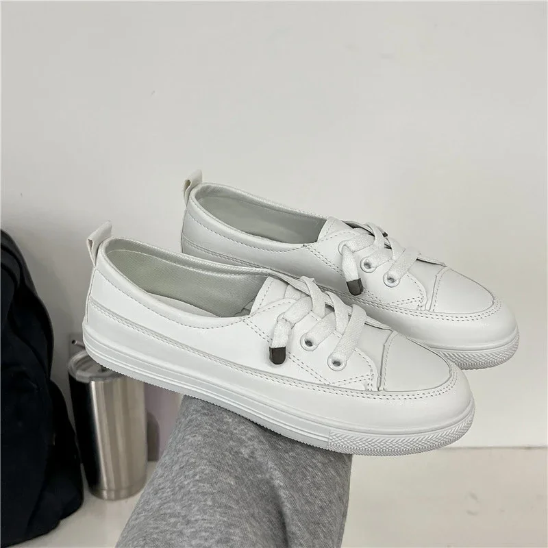 Mocasines deportivos vulcanizados con suela de goma para mujer, zapatillas planas de cuero Pu, zapatos de plataforma, color blanco, novedad de verano