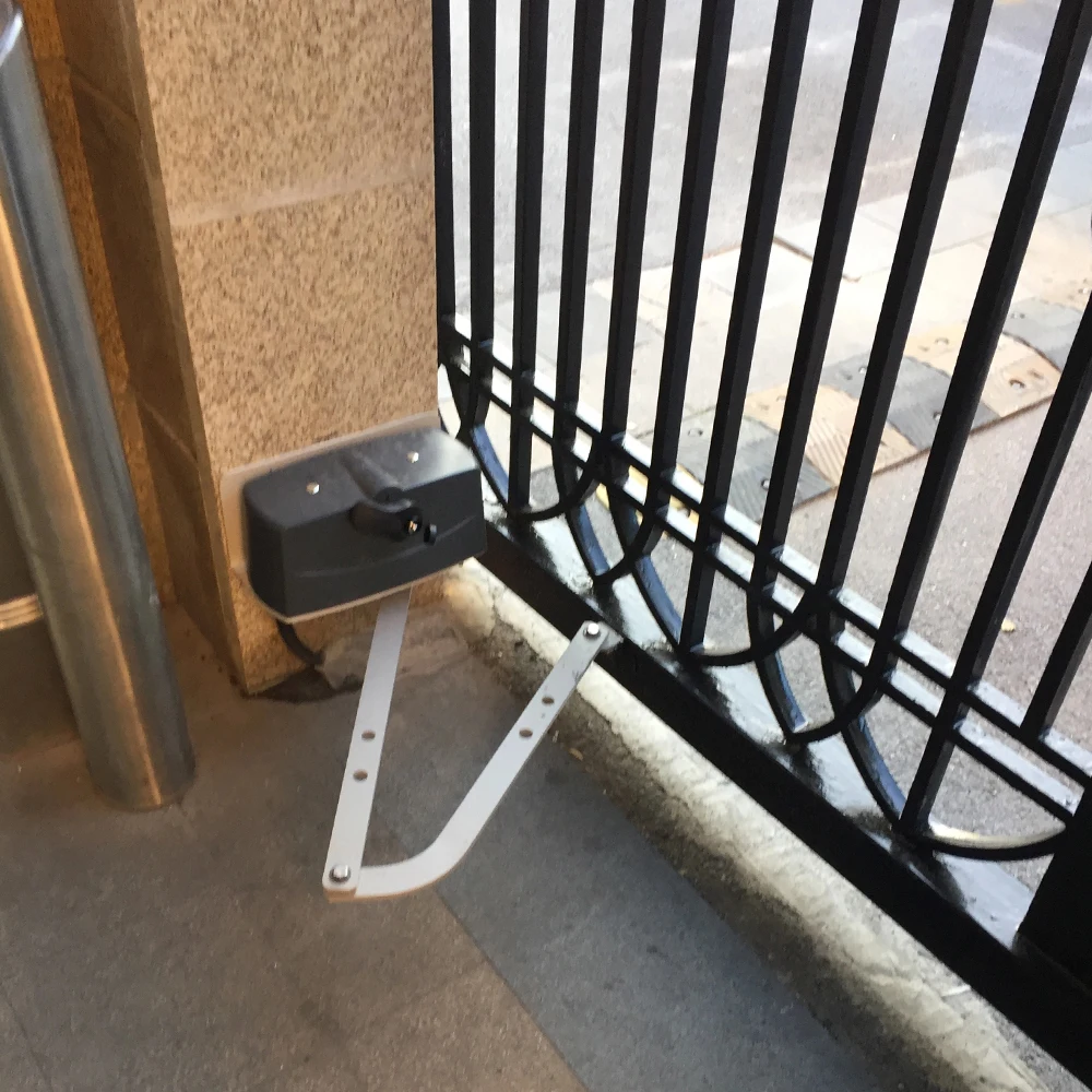 

2026 Hot Sale Electric Swing Gate Opener Ac 110/220V Motor Automatic Crank Arm Remote Gate Opener 500kg for Opening Villa