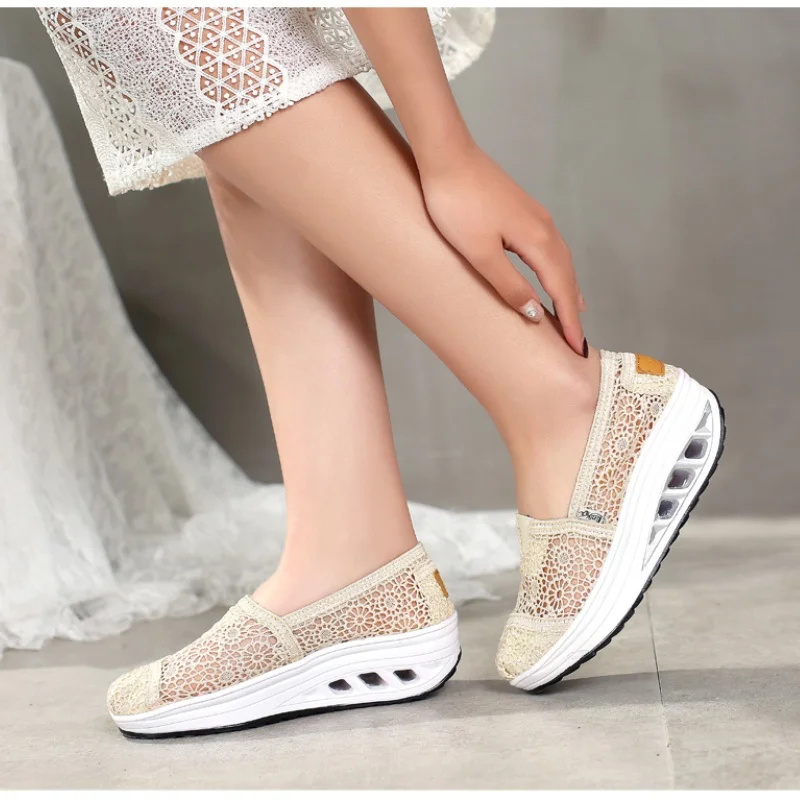 Women Lace Mesh Shoes Sneakers Breathable Fashion Casual Lightweight Loafers Air Cushioned Women\'s Swing Wedges Shoes 2024 New