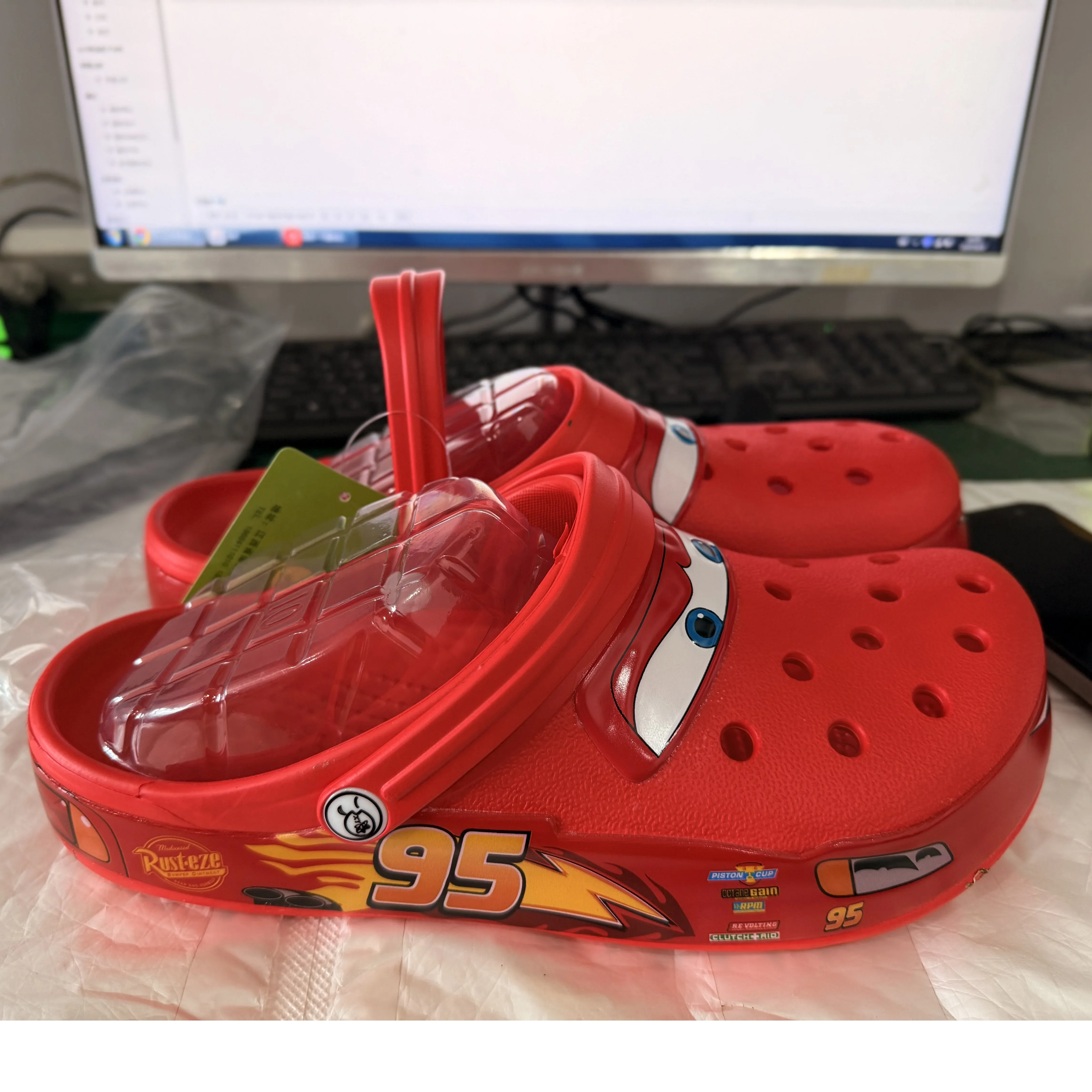 Chinelos relâmpago mcqueen homem pixar homem à prova dwaterproof água ao ar livre praia buraco eva sapatos sandálias mulher carro flip flops menino presente