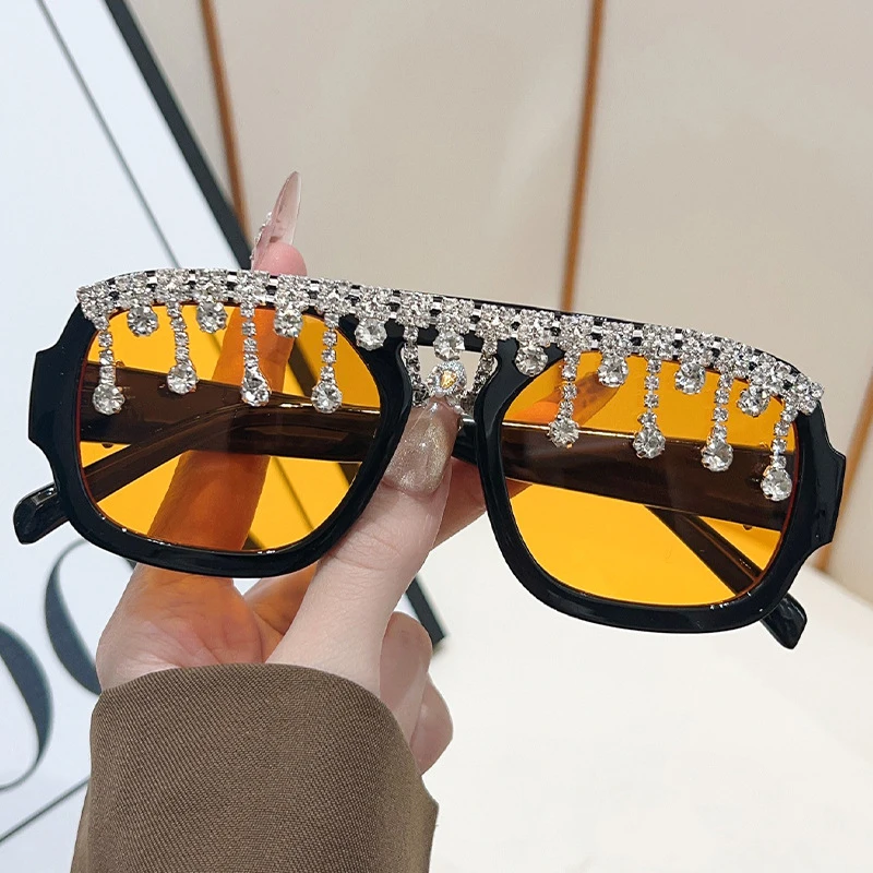 Hot Style Square Luxury Rhinestones Sunglasses Women With Flash Diamonds TInt Lens UV400 Sun Shades Party Weekend Eyewear