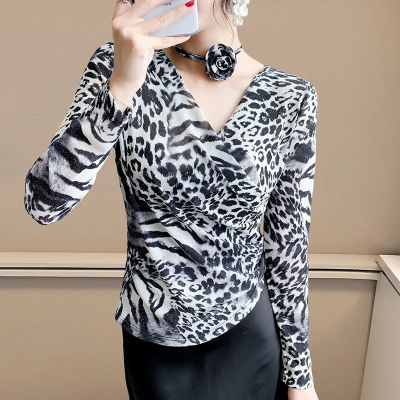 V-Neck Leopard Print Long-Sleeve T-Shirt Women's Top: New Irregular Waist-Cinching Pullover for Spring Fall Fitted Mesh Base