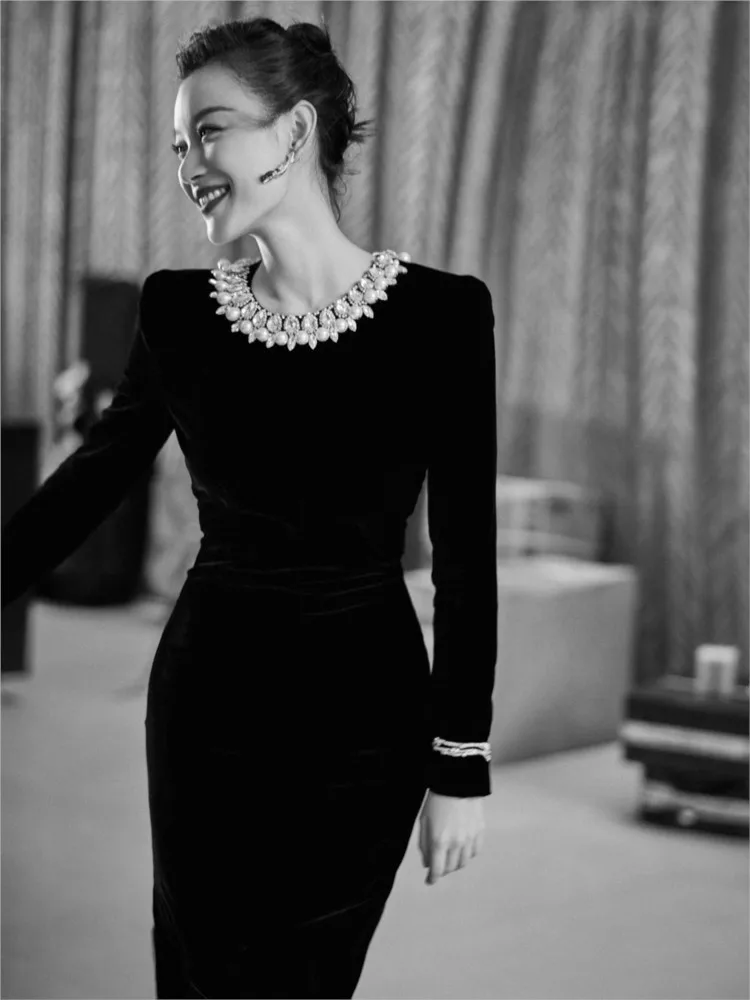 

dress exudes a sense of elegance for banquet It is heavy velvet host