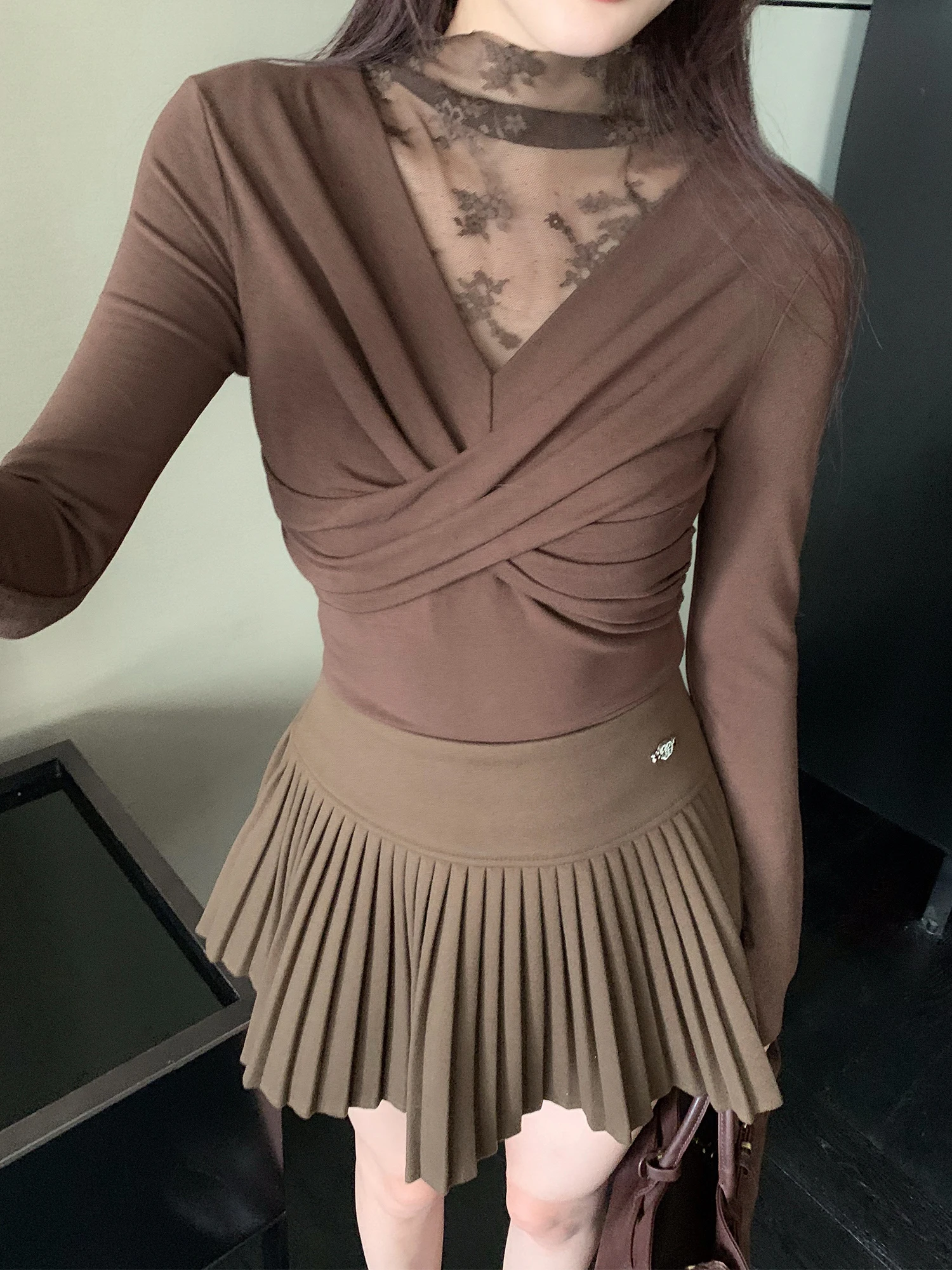 

Женский вязаный свитер LADIES FIRST с кружевными вставками и V-образным вырезом, с узлом, облегающий топ из нейлона, спандекса и эластичного волокна Pure Desire