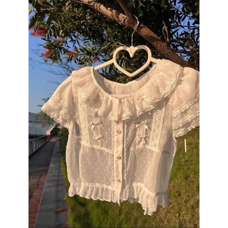 Camicie bianche Lolita giapponesi Donna Camicette in chiffon trasparente con fiocco in pizzo carino Kawaii Top estivi con design a maniche corte con volant vintage