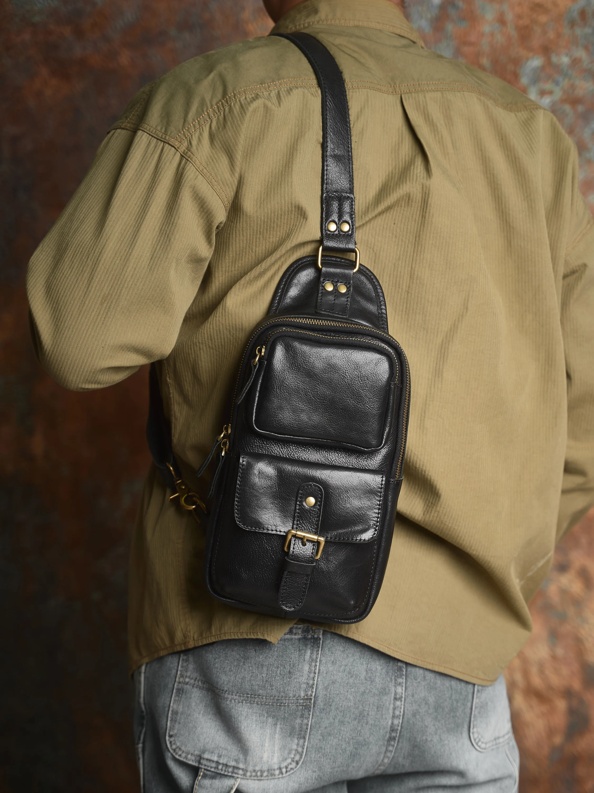 NASVA Echtleder Herren-Brusttasche Vintage Umhängetasche für Männer, Crossbody-Schultertasche Lässiger Kleiner Rucksack – Detail 10