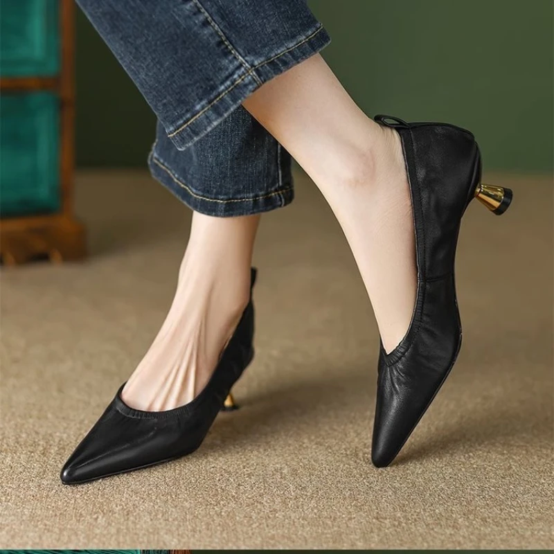 2023 New Spring Women\'s Pump Pu Pointed Shallow Mouth Low Heel Soft Women\'s Shoes Fashion Sexy Solid Color Fashion High Heels