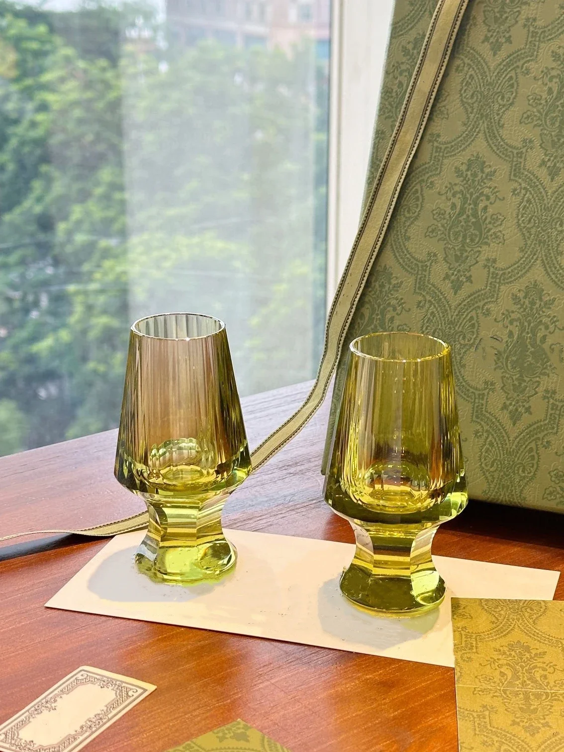 

French Relief Vine Pattern Vintage Goblet Emerald Wave Edge Cocktail Glass Red Wine Crystal Water Cup Gift Box чашка для чая