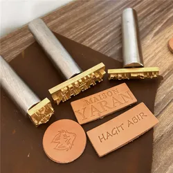 LOGO personalizzato Set di manici per timbri in pelle stampo in ottone stampaggio in metallo premendo intaglio punzone nome del marchio personalizza asta battente