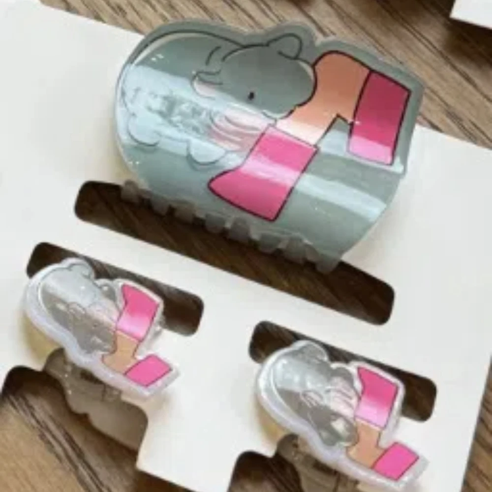 

1/3Pcs Cute Kawaii Miss Hippo Hair Claw Acrylic Headwear Small Shark Clip Set Geometry Flower Cartoon Capybara Hair Clip Travel