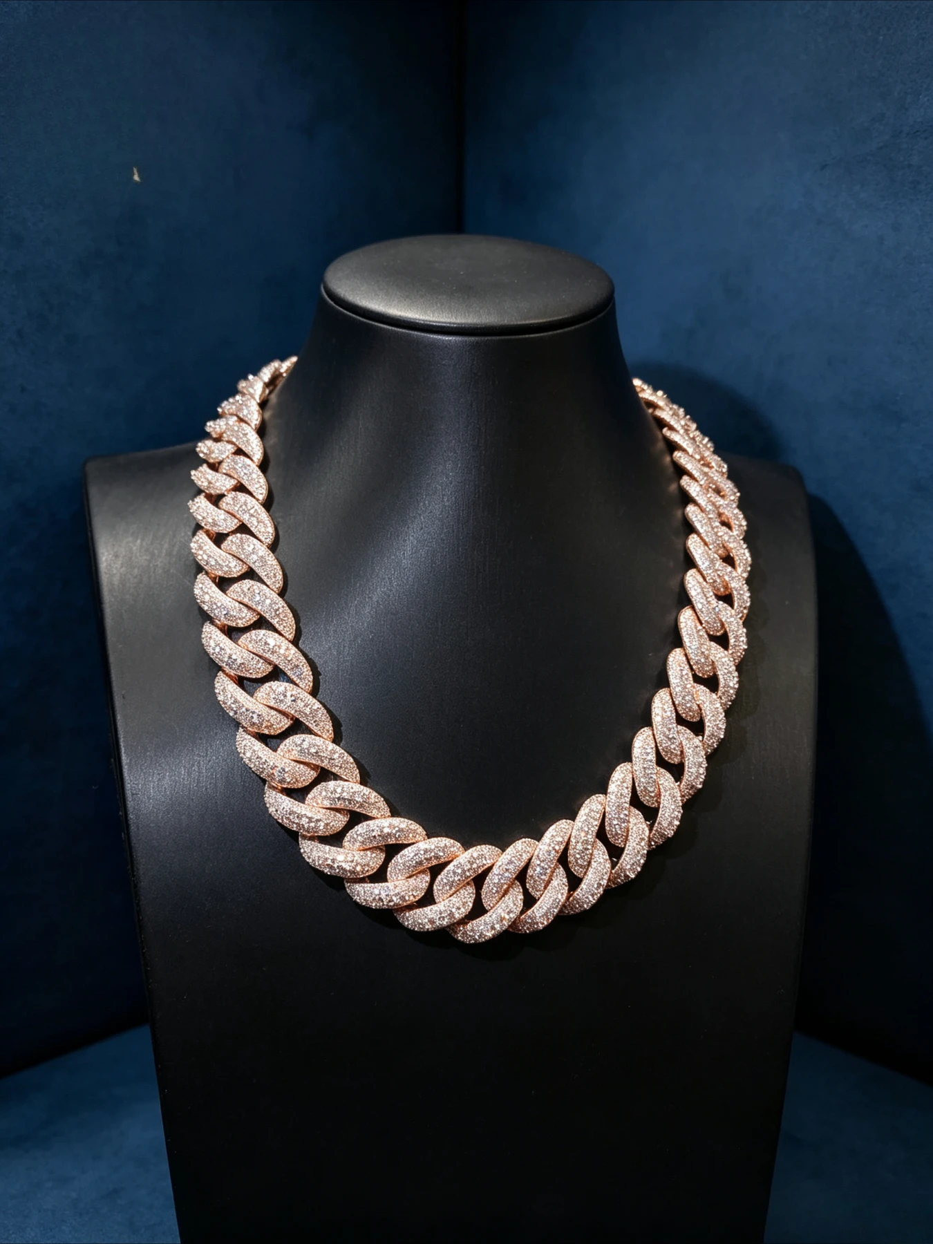 18mm Cuban neck chain, classic wide chain version creates a hip-hop atmosphere,personalized wear single items,send relatives
