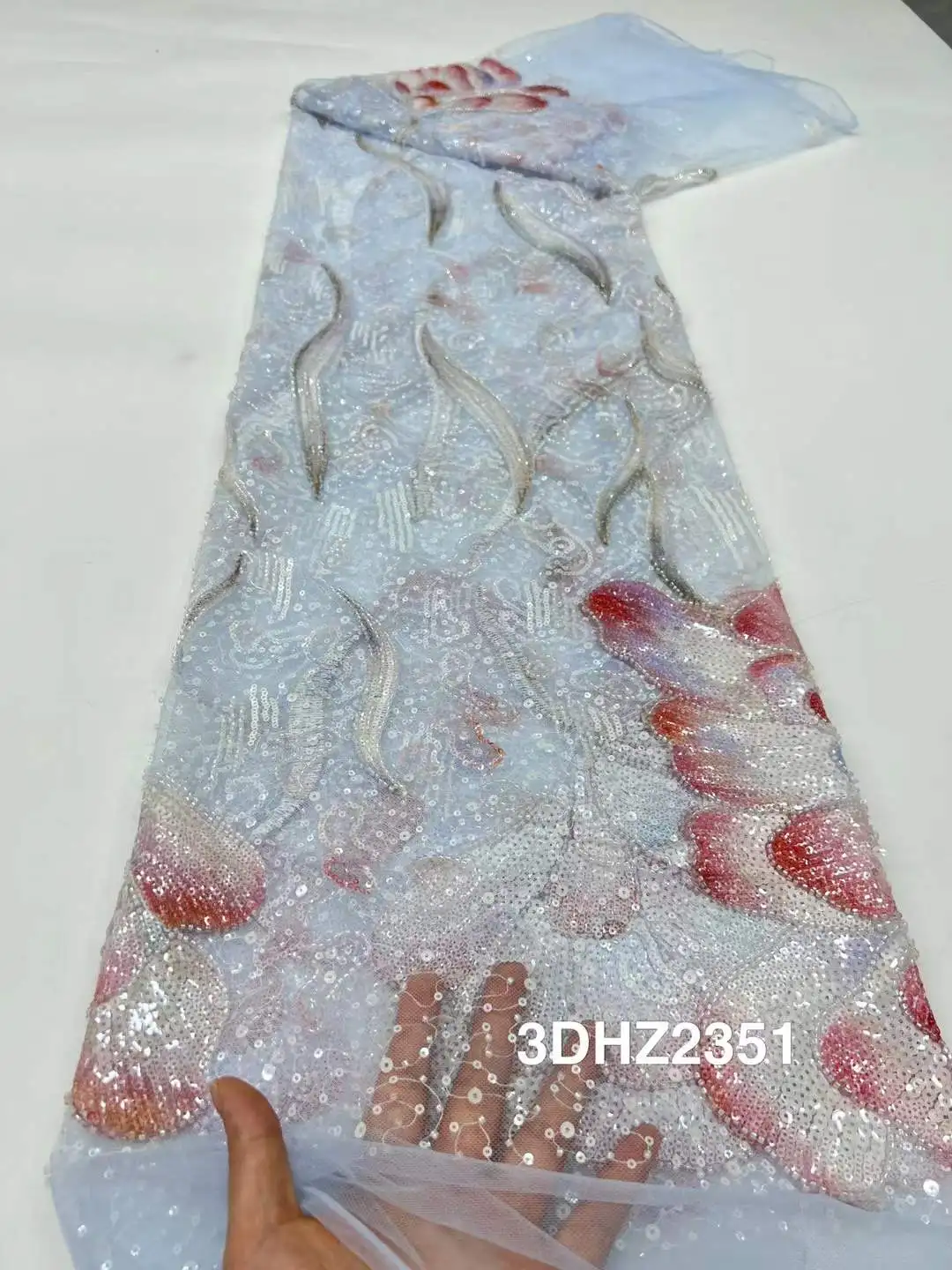 ضوء فاخر كريمة أناقة نمط جديد جودة النسيج اليدوية التطريز صافي الدانتيل مع الخرز لصنع فستان الزفاف النساء ،