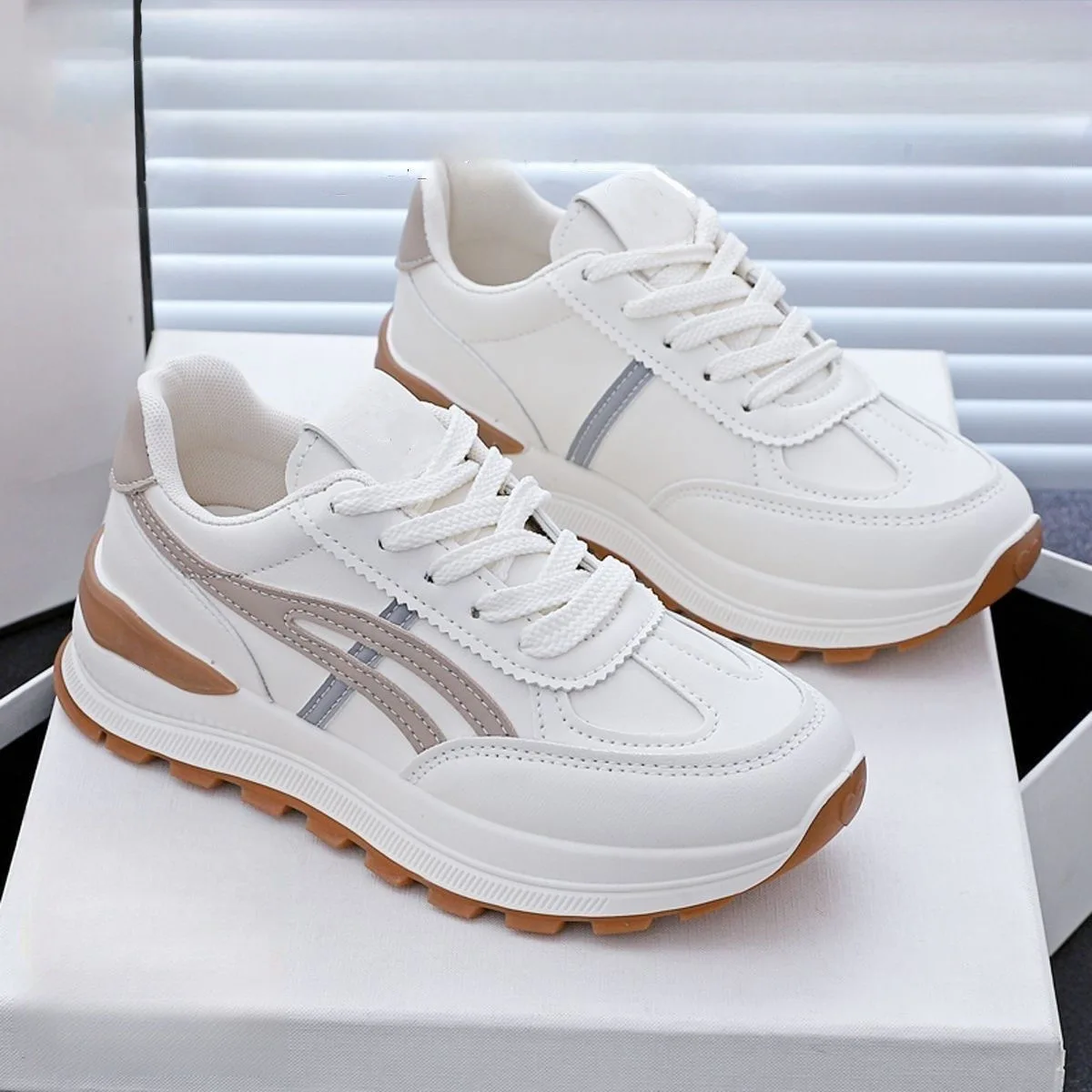 

Summer women's new breathable white shoes women's versatile Korean version thick soled sports shoes casual dad shoes women