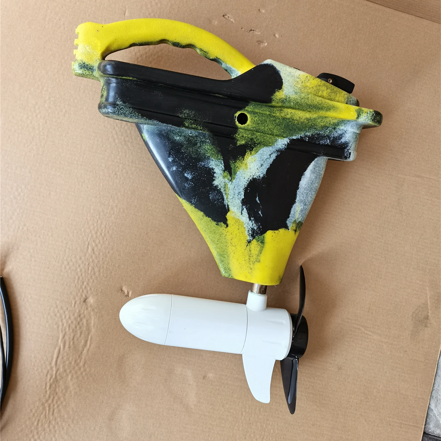 

Верхний правый электродвигатель для каяка KAC027 Электрический пропеллерный двигатель 12 В, для автофшорного одинарного и двойного каяка Fisher