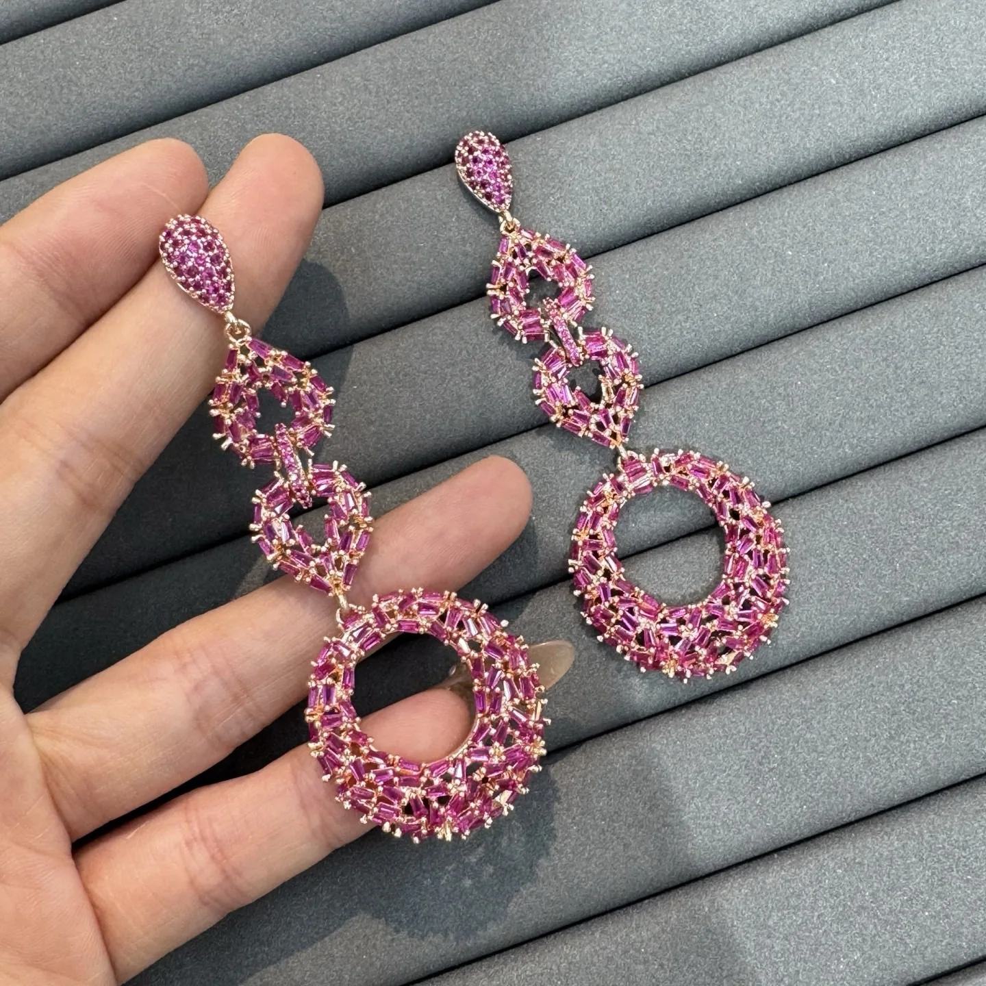 

Gorgeous cubic zirconia earrings for women jewelry gala event dinne party pink fushia circle long dangling earrings female gift