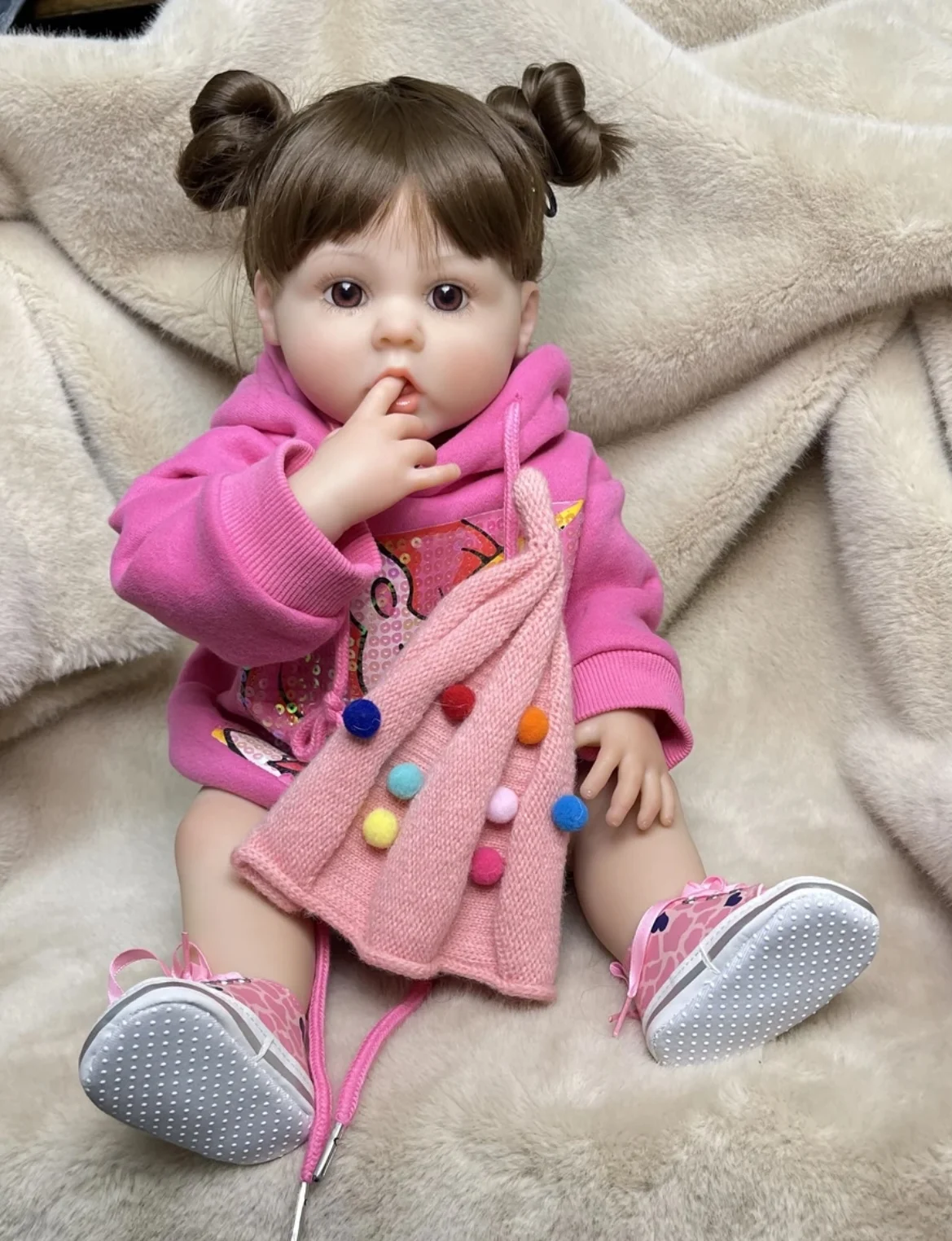 

22" Erin Full Body Soft Silicone Vinyl Dolls Sucking Finger Girl 3D Painted Reborn Baby Dolls For Kid's Gift Bebe Reborn