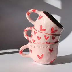 Caneca pintada à mão do amor com punho criativo do coração, copo cerâmico da água, copo encantador do leite, copo de café do café da manhã, presente encantador