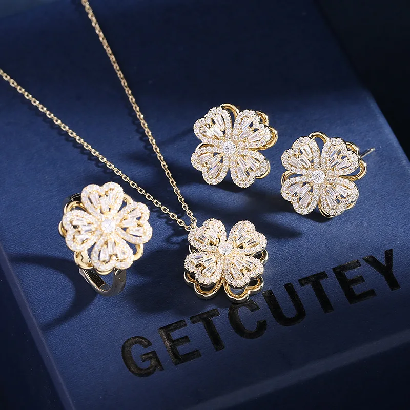 

Niche Design Sense Light Luxury Style Ring Flower Collarbone Chain Earrings Trendy Rotatable Lucky Clover Jewelry Set