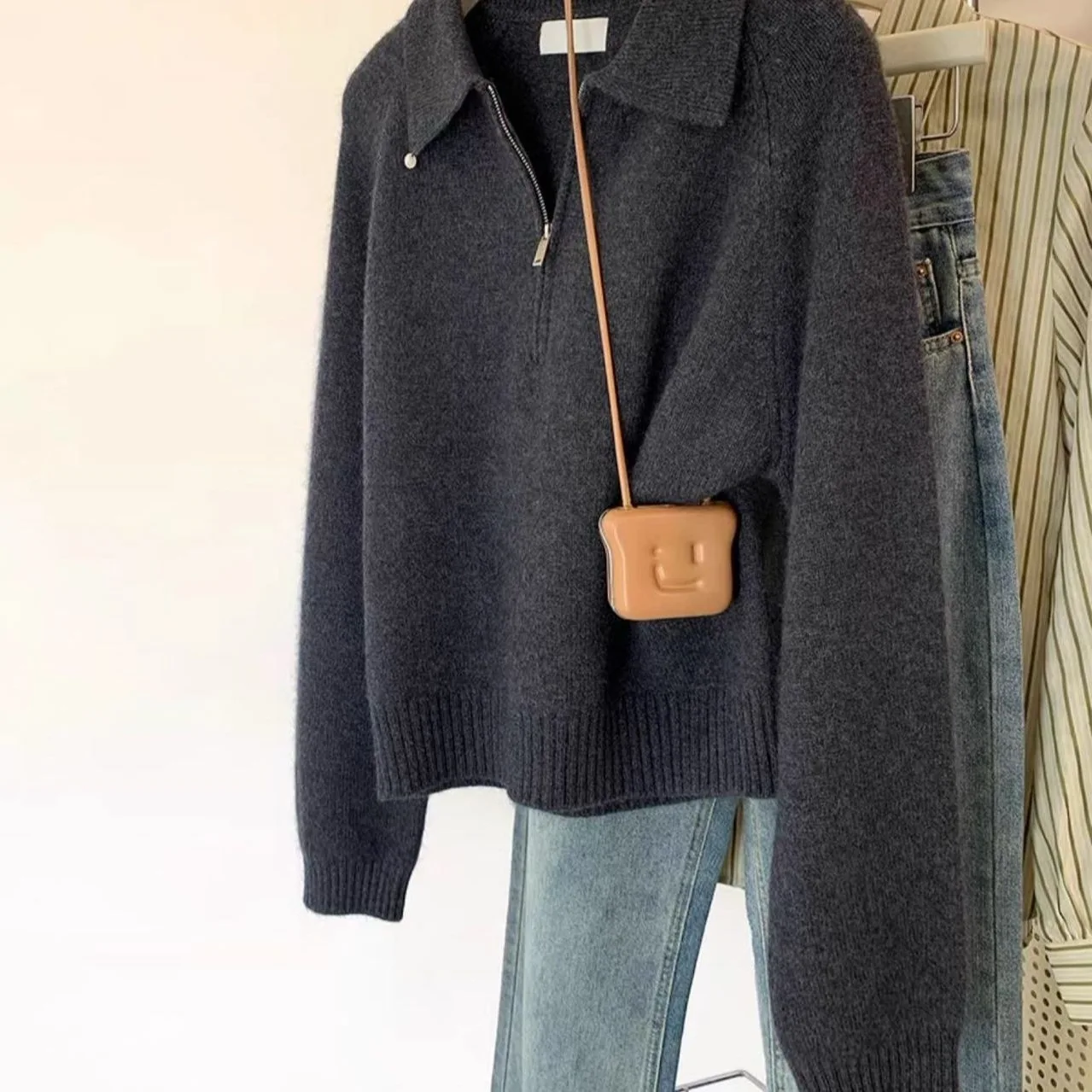 Dark gray half zipper meat blocking knitted sweater for women's autumn and winter 2025 new item, collar sweater top