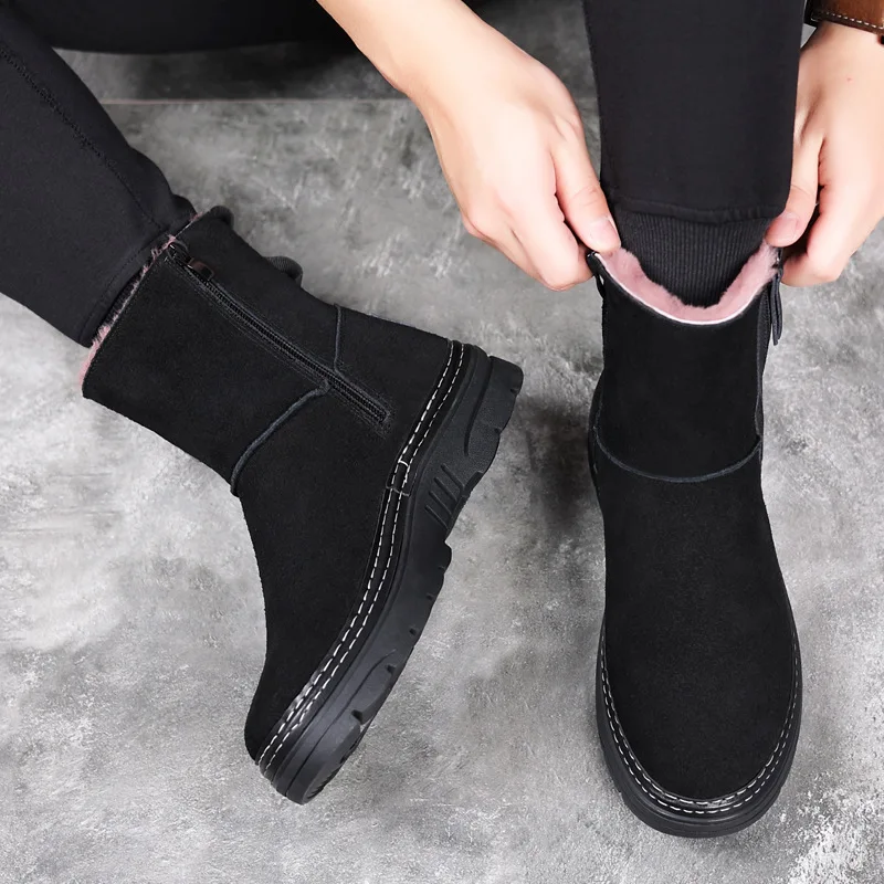 The New Winter Woolen Men's Snow Boots, Genuine Leather and Fleece Warm Outdoor High Boots, and Cotton Shoes for Men Are Trendy