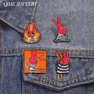 Humor Komedi Film Anime Karakter Enamel Pin Kartun Kelinci Bertelinga Merah Bros Ransel Kerah Lencana Perhiasan Hadiah untuk Teman 6 piksel pin penjualan terbaik - №