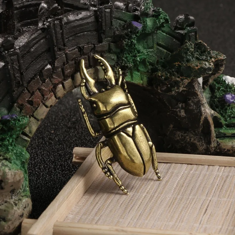 1 PC Tea Pet Solid Brass Beetle Archaized Ornament Creative Insect Handheld Piece Desk Decor Gift Copper Craft Home Decoration