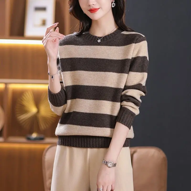 2023 New Autumn and Winter Westernized Minimalist Casual Loose Fitting Round Neck Striped Contrast Colored Long Sleeved Sweater