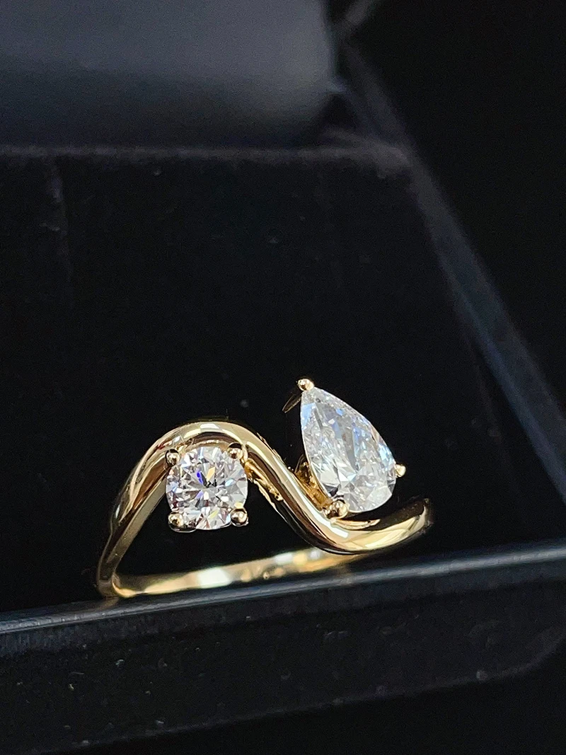 LUOWEND 100% 18K Yellow Gold Rings Elegant Gentle Style Real Natural Diamond Engagement Ring for Women High Wedding Jewelry