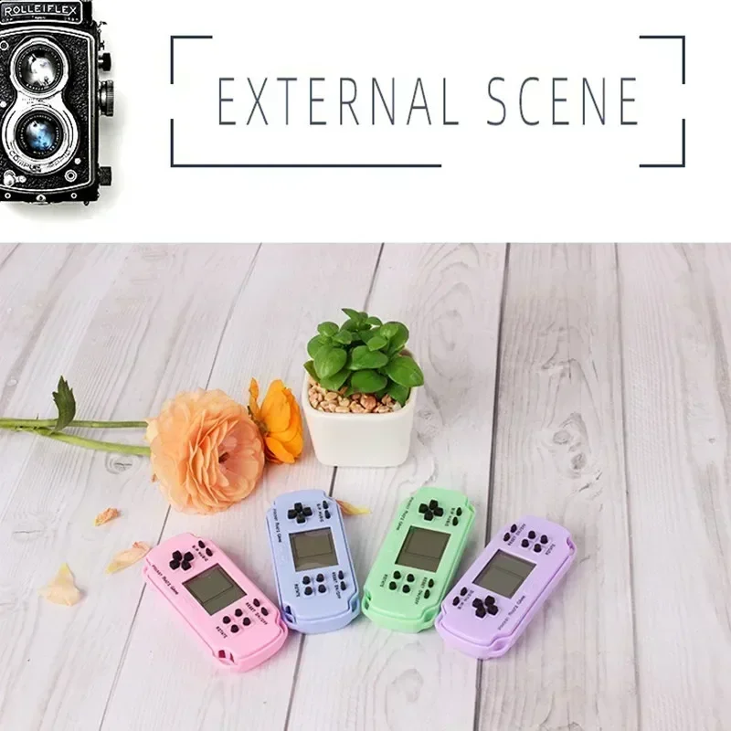 1 stks Mini ABS Retro Handheld Game Console met sleutelhanger Draagbare Compacte Game Player Hanger Stuffer Gift Game Console voor Kid's