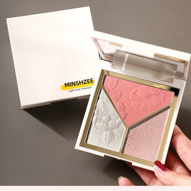 ~ไฮไลท์ซ่อมแซมแต่งหน้า Palette Matte บางและแวววาว Face Brightening Nose Shadow Blush Three-in-One หญิง