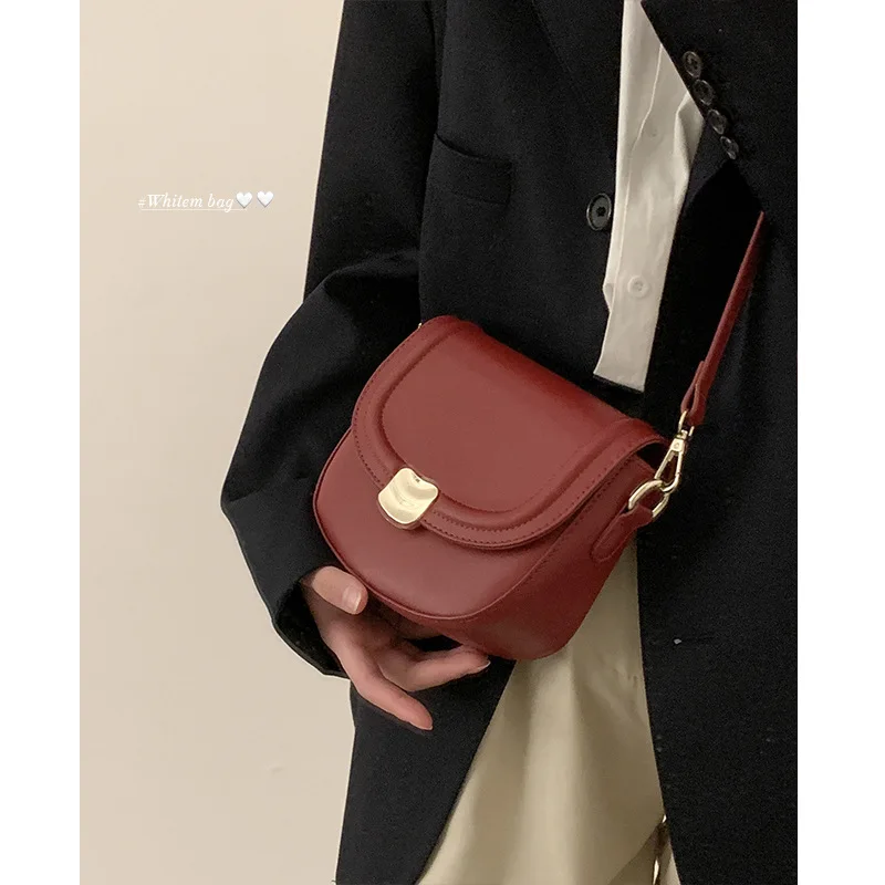 

Women's Fashion Versatile Crossbody Bag Unique Texture Red Patent Leather Shoulder Bag Female New Retro Small Square Bag