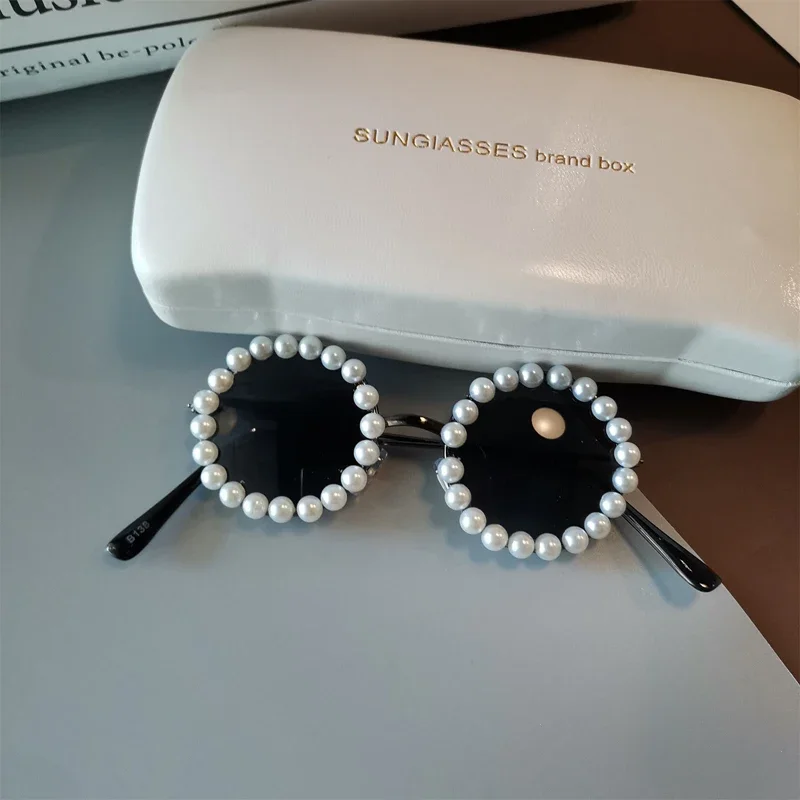 New Luxury Pearl Sunglasses Women Fashion Metal Frame Round Sunglasses Brand Designer Imitation Pearl Gradient Sun Glasses UV400