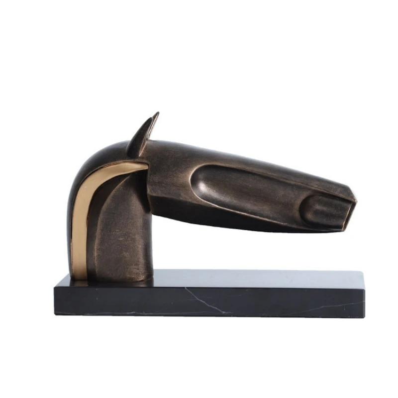 Modern creative abstract horse head ornament, model room office exhibition hall display wine cabinet