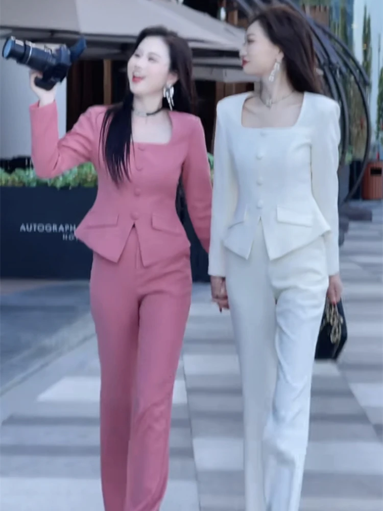 

Ранняя весна, модный утягивающий и высококачественный однотонный женский комплект из двух предметов в светском стиле, темпераментный топ и брюки