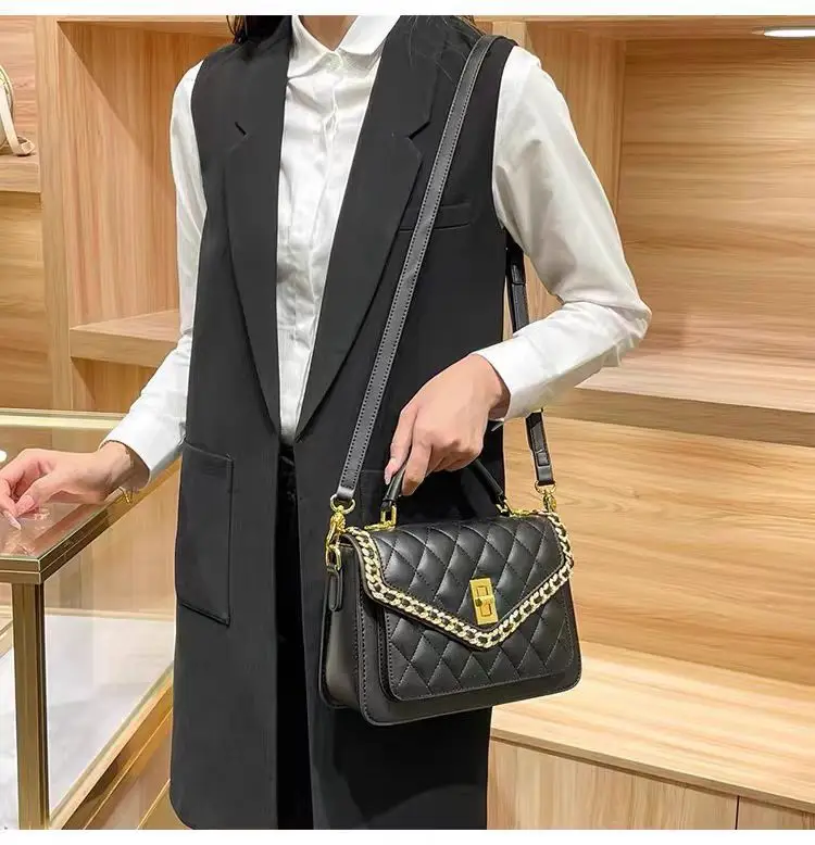 

Stylish Leather Messenger Purse for Commuter Women with Solid Color Fashion Large Capacity and Trendy Appeal