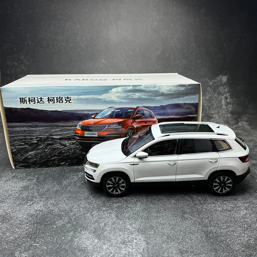 1/18 Scale Skoda KAROQ SUV Static ornament Car model Send to a friend Birthday present Spring Festival gifts