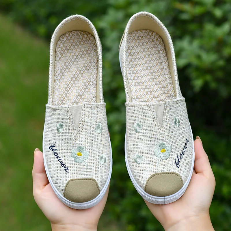 Women's Casual Breathable Old Beijing Cloth Shoes Comfortable Mother's Footwear Fashionable Linen Slip-On for Everyday Use
