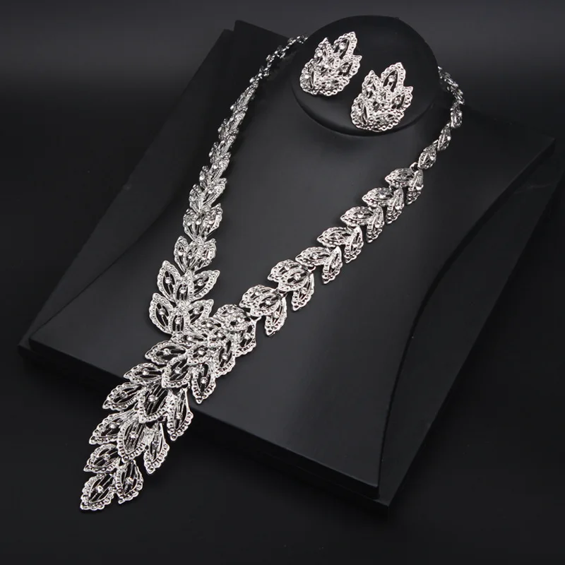 2024 Exaggerated feather diamond collar bone necklace 4-piece women's accessories