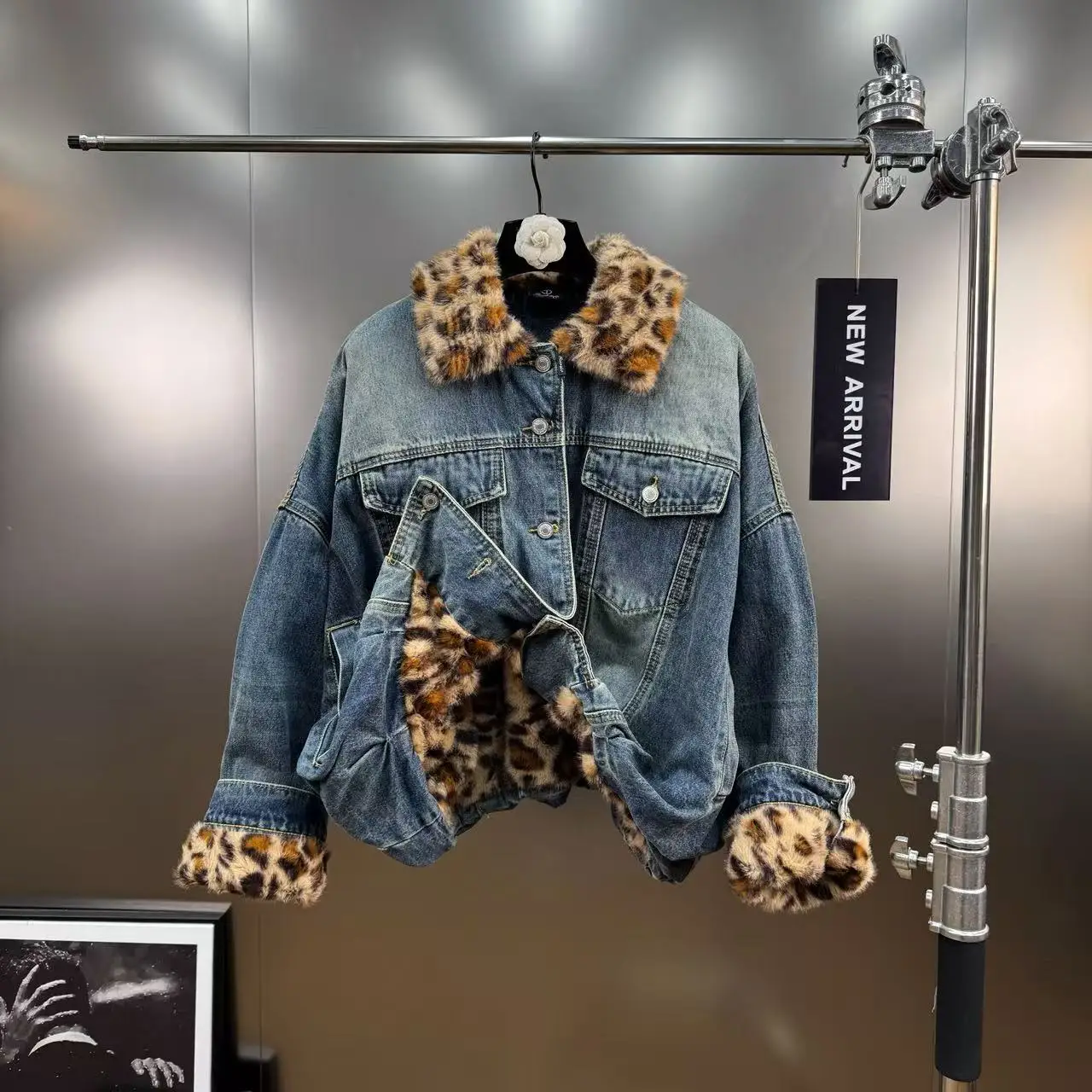 

2025 Winter New Plush Leopard Print Turn-Down Collar Long Sleeve Thick Fleece Loose Casual Denim Cotton Jacket Coat for Women