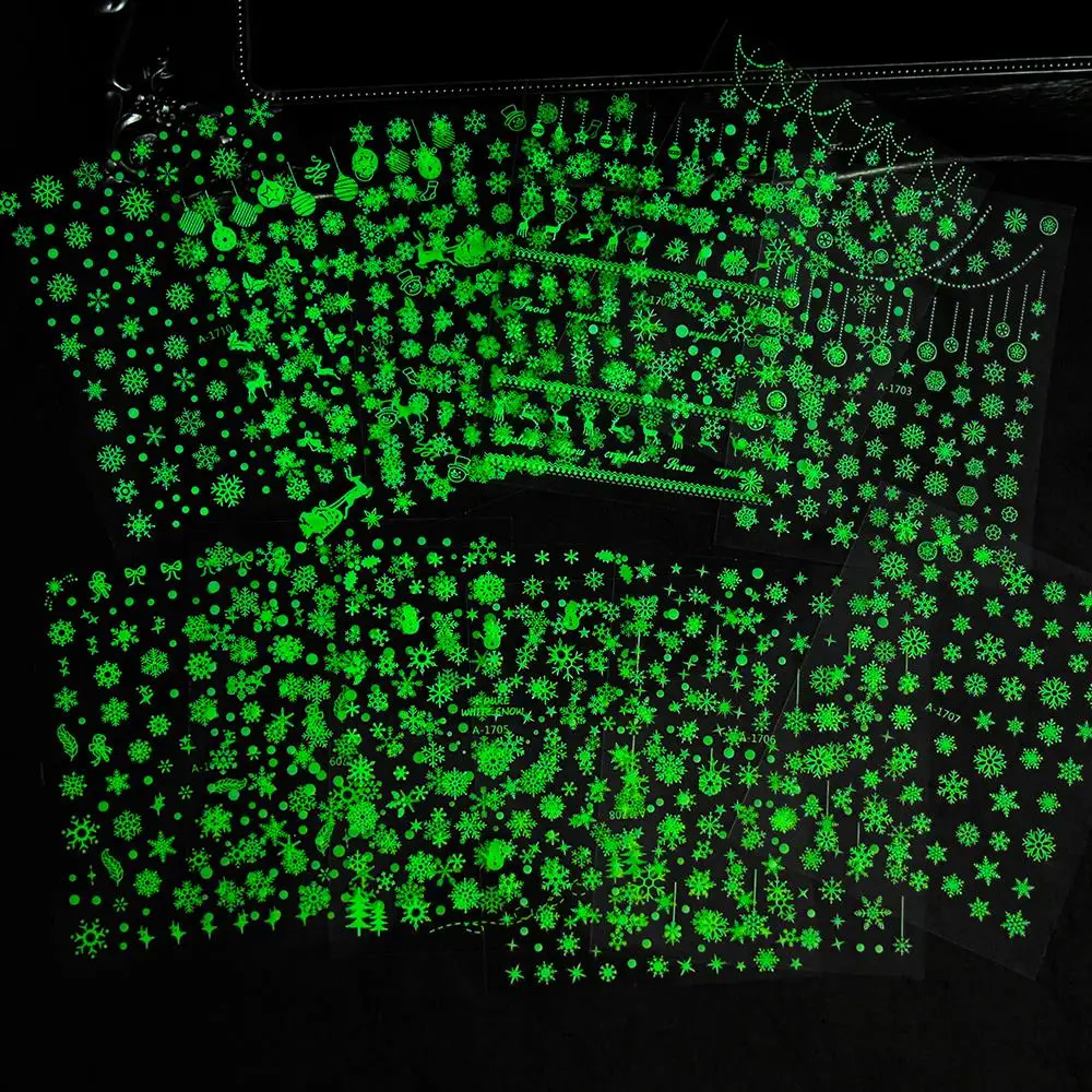 1pc adesivi per unghie natalizi luminosi 3D stili diversi diversi di decalcomanie per unghie con fiocchi di neve che si illuminano al buio decorazioni per manicure