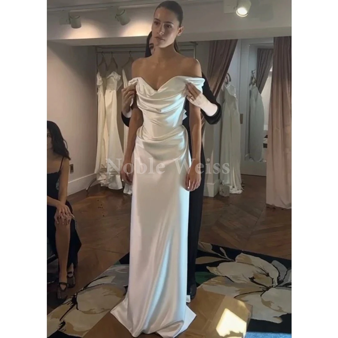 

Elegant V-Neck Soft Satin Mermaid Wedding Dress with Pleat Customize