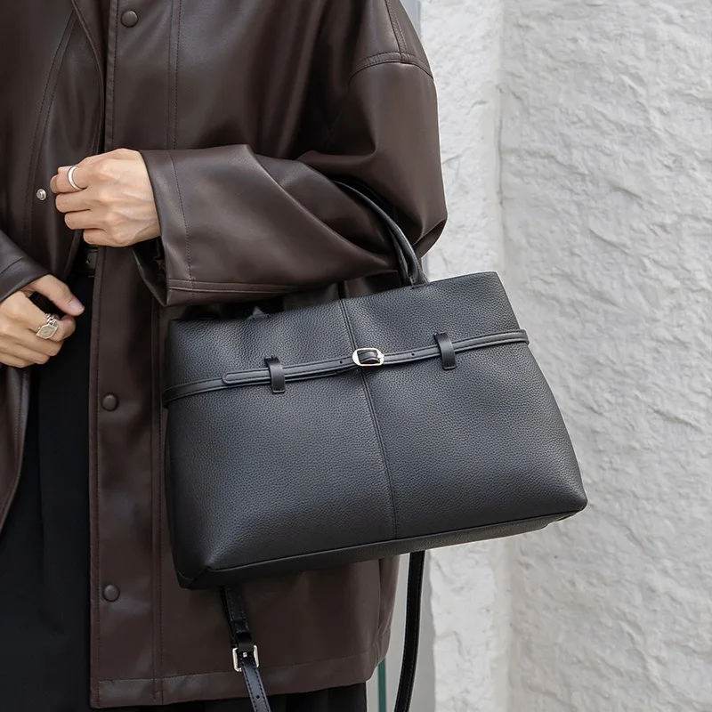 

2025 Новая модная сумка-тоут для женщин, роскошная дизайнерская сумка из натуральной кожи, большая вместительная сумка через плечо, стильная