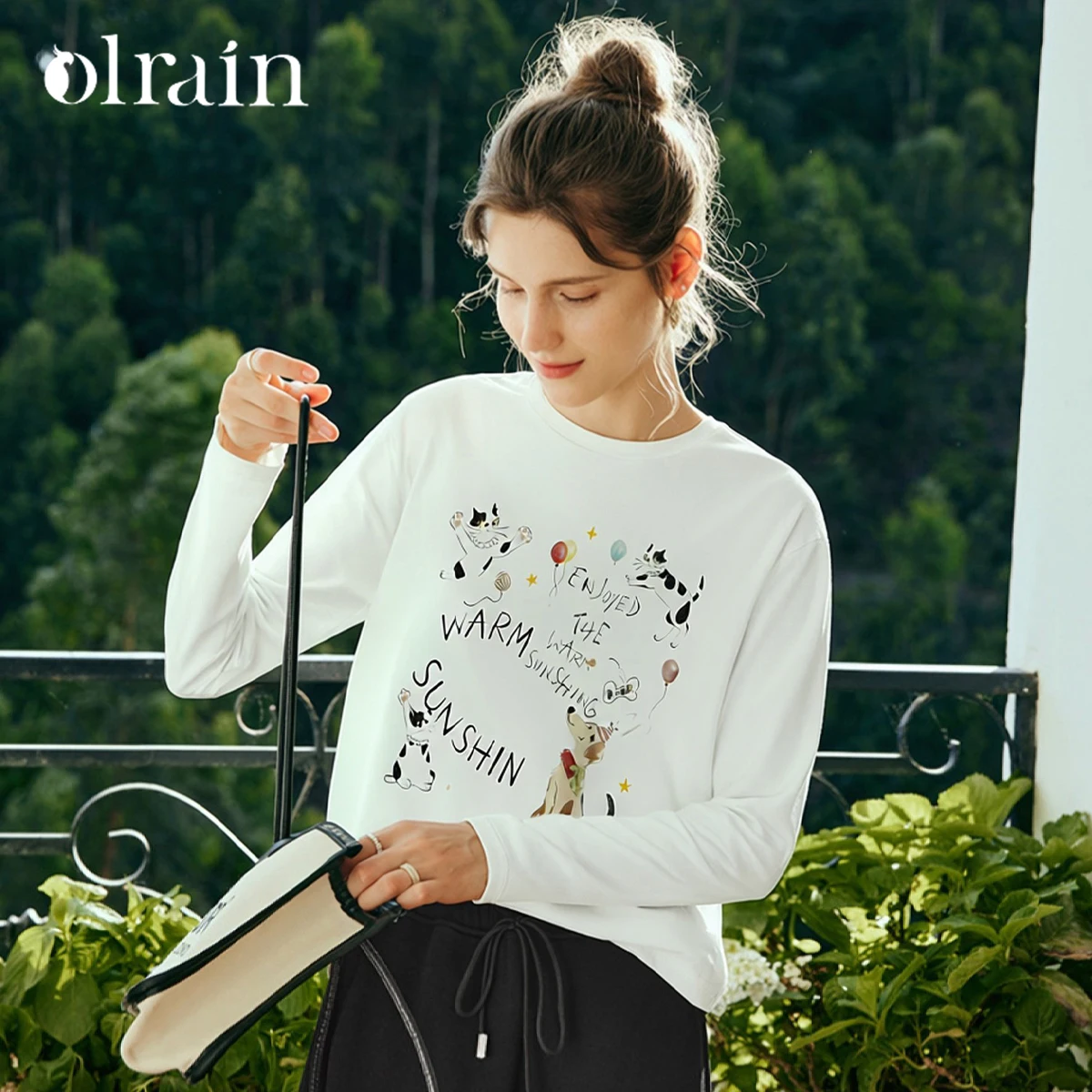OLrain 2026 Autumn New White Casual Fun Animal Print Loose and Thin Round Neck Long Sleeve T-shirt Women O58QT003391