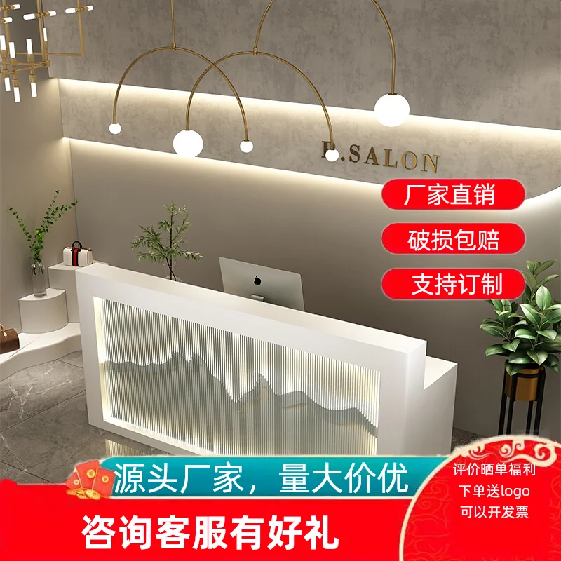 

Кассовая страница Стойка Магазин Маленький простой современный магазин одежды Салон красоты Женская одежда Бар Стеклянная стойка регистрации Стойка регистрации