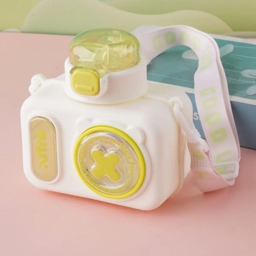 Cute 600ml Water Bottle Sealed Leak-proof Straw Water Cup with Shoulder Strap Safety Latch Plastic Cup For Children