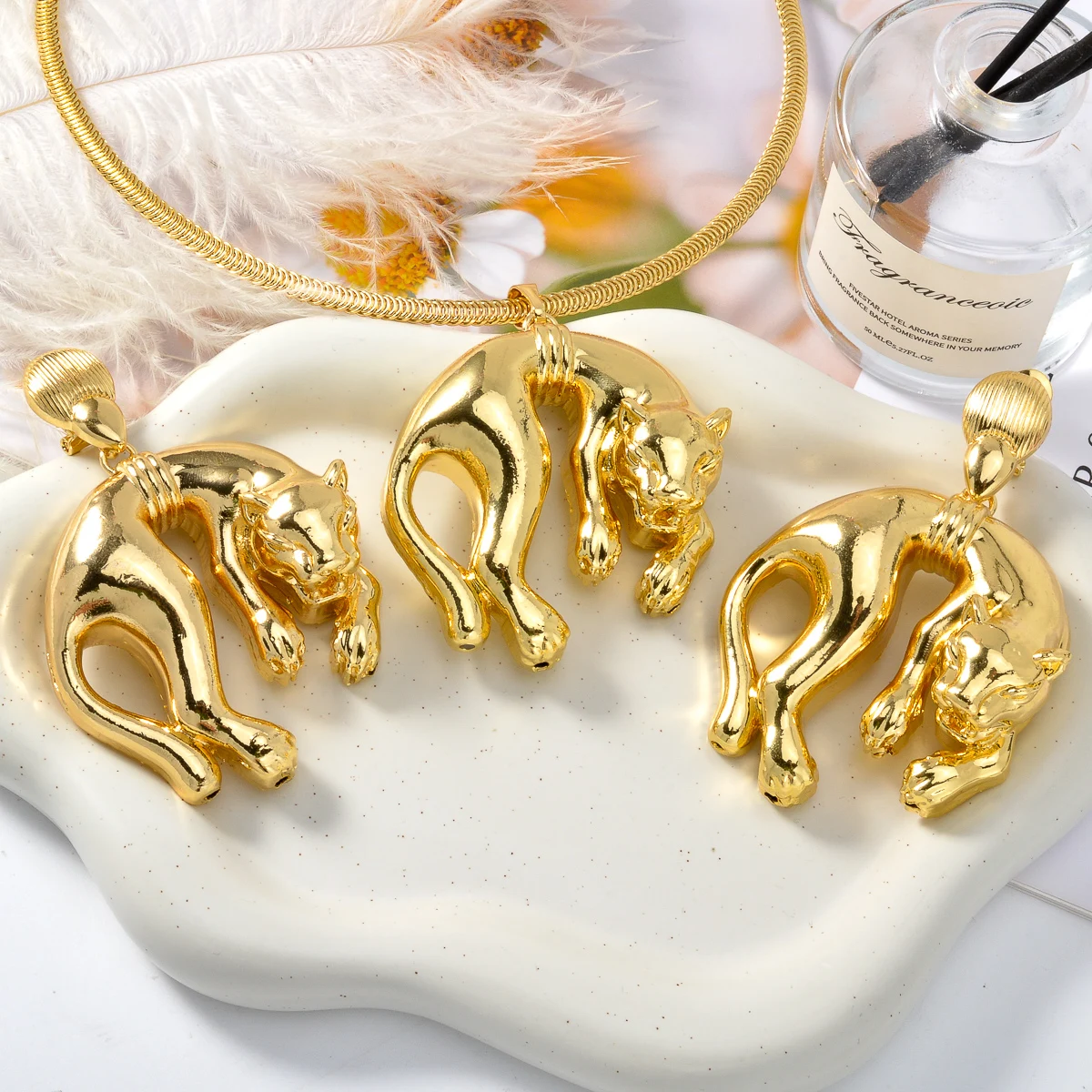 

Ювелирные изделия Sunny Jewelry, новинка 2021, модные большие комплекты из меди, женские серьги и подвеска для девушек, большой стиль для свадебных т...