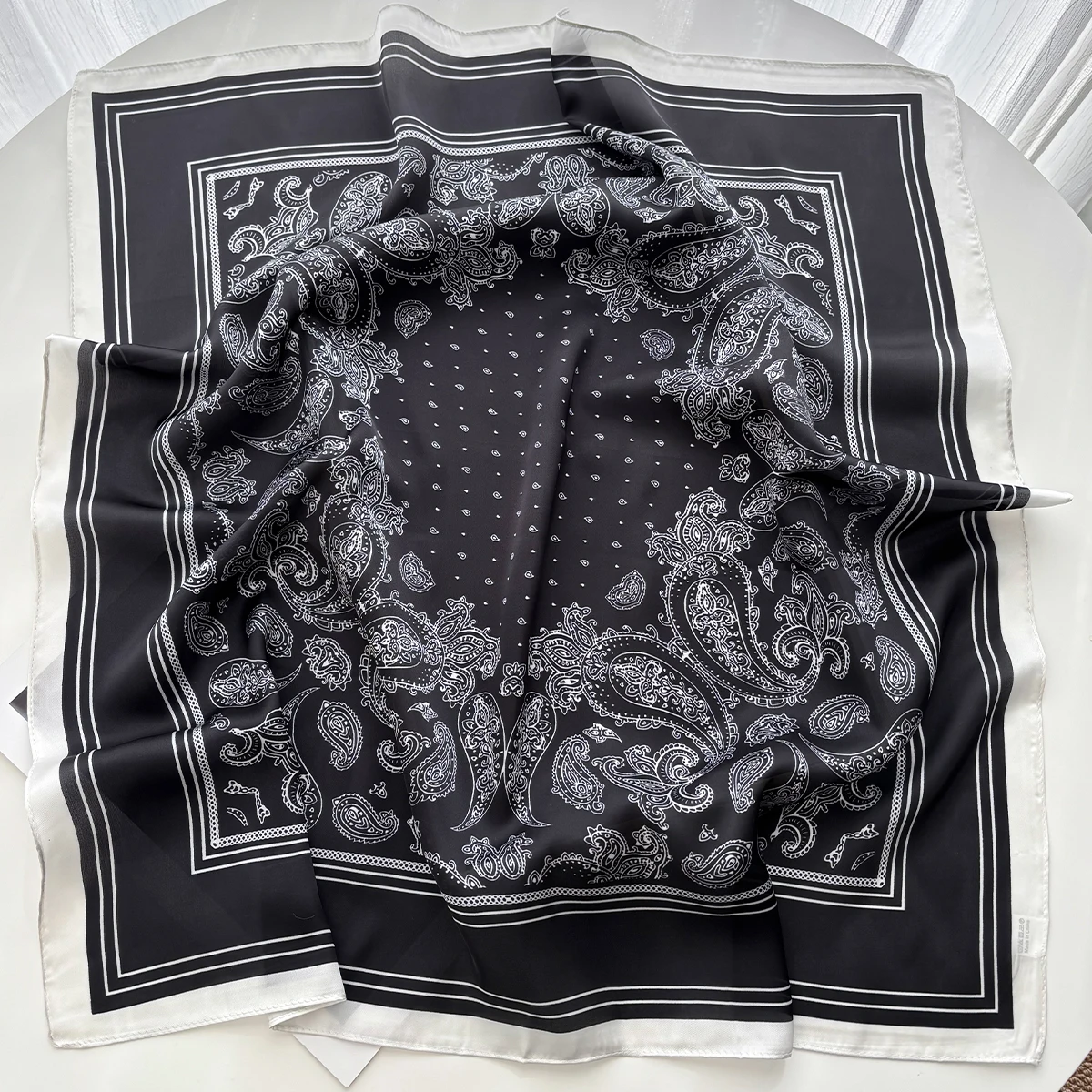 Dame Mode Paisley Schal Seide Gefühl Quadratisches Halstuch Bandana für Frauen Schal Schals Wrap Kopftuch Haarband Krawatten – Detail 1